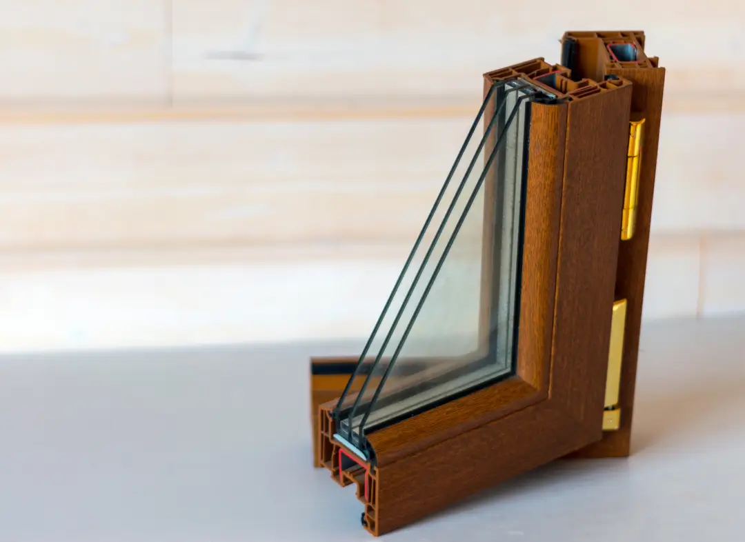 Installation de fenêtre en bois sur mesure La Roquette-sur-Siagne